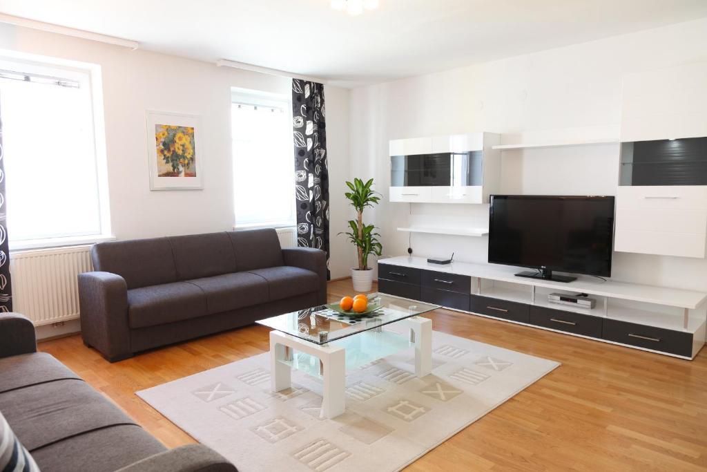 3 Rooms Sunny Apartments-Schoenbrunn, 100M2 With Balcony Viena Habitación foto