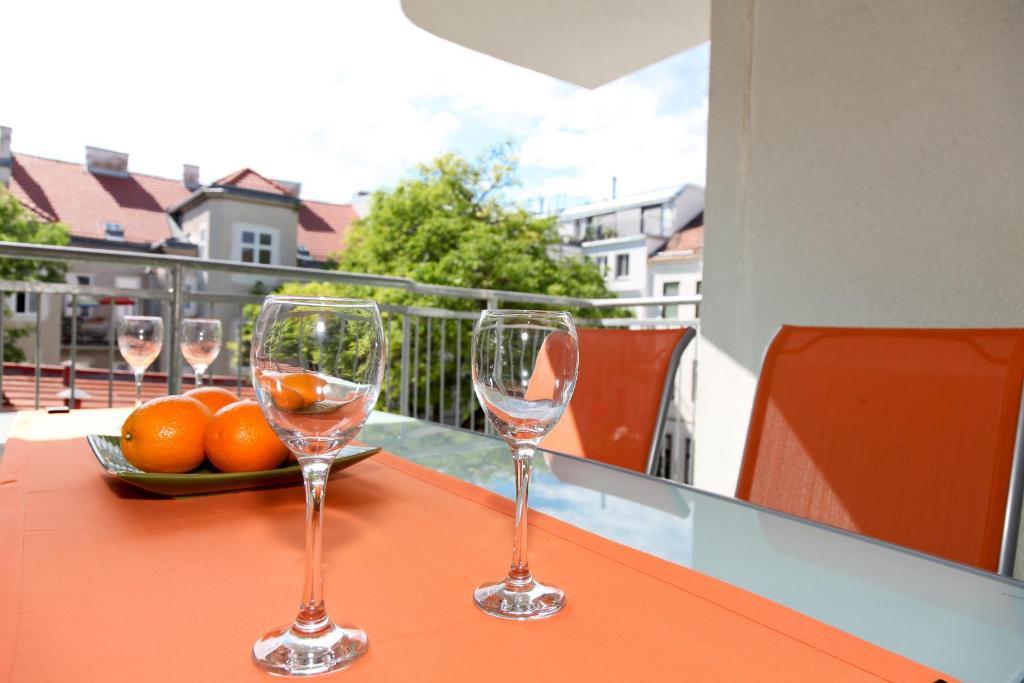 3 Rooms Sunny Apartments-Schoenbrunn, 100M2 With Balcony Viena Habitación foto
