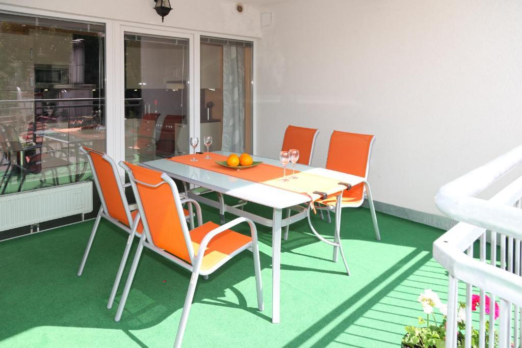 3 Rooms Sunny Apartments-Schoenbrunn, 100M2 With Balcony Viena Habitación foto